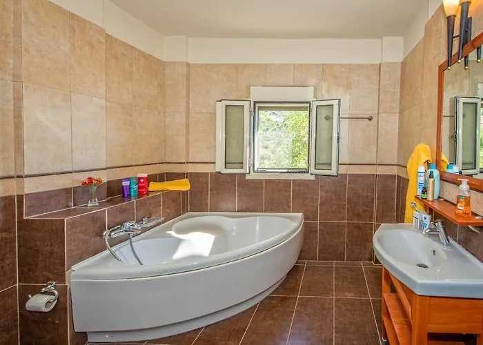 Βίλα Lourdas View *